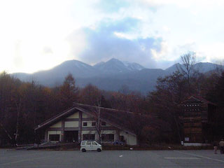 寒そうな乗鞍山頂
