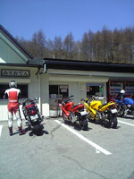 やっぱり、この辺はライダーさんにとって走りやすい場所なんでしょうね〜