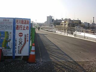 一般道へ下りるスロープ