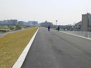 岩淵水門〜鹿浜橋の土手上が開通